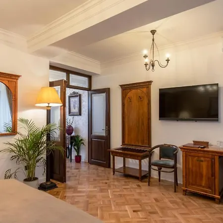 Hotel Clucerului Arc De Triomphe