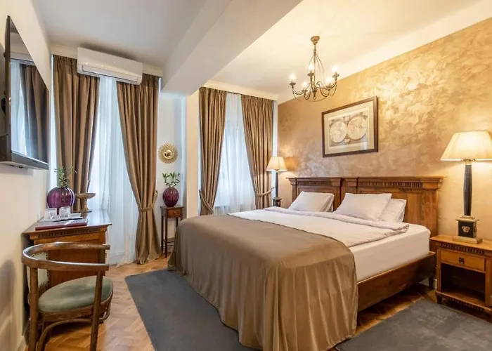 Clucerului Arc De Triomphe Hotel