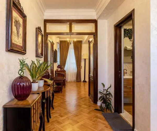 Clucerului Arc De Triomphe Hotel *